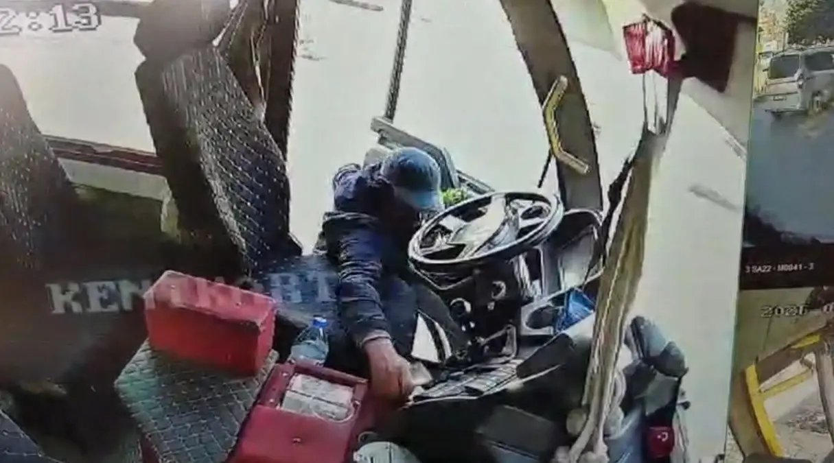 Bisikletle gelip, yolcu minibüsündeki 4 bin TL'yi çaldı