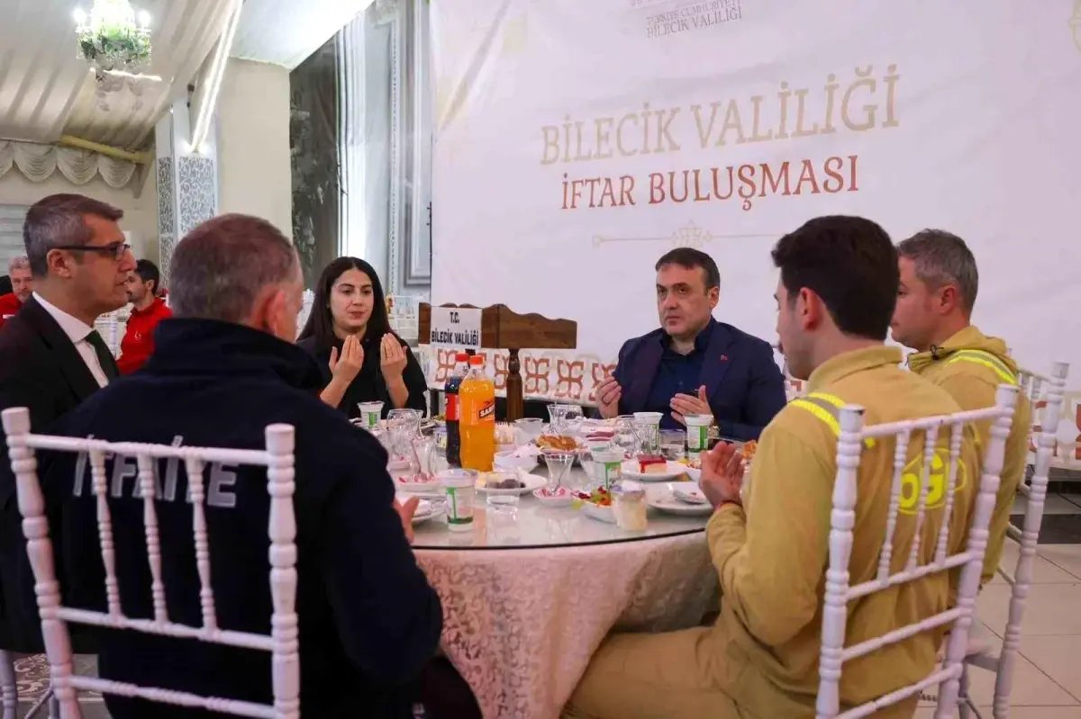 Vali Sözer, orman, itfaiye ve AFAD personeliyle iftarda buluştu