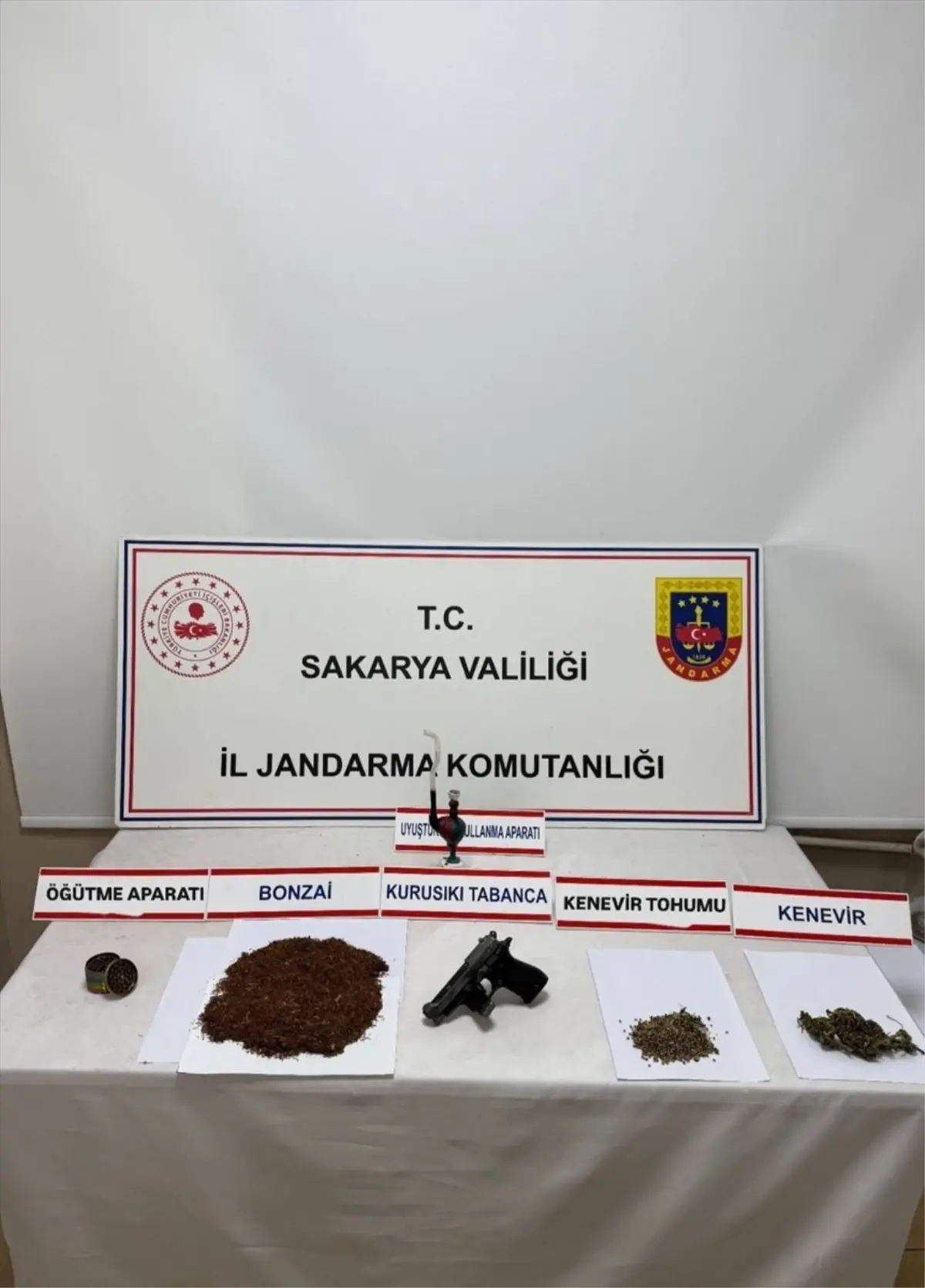 Sakarya'da uyuşturucu operasyonunda yakalanan 2 zanlı tutuklandı