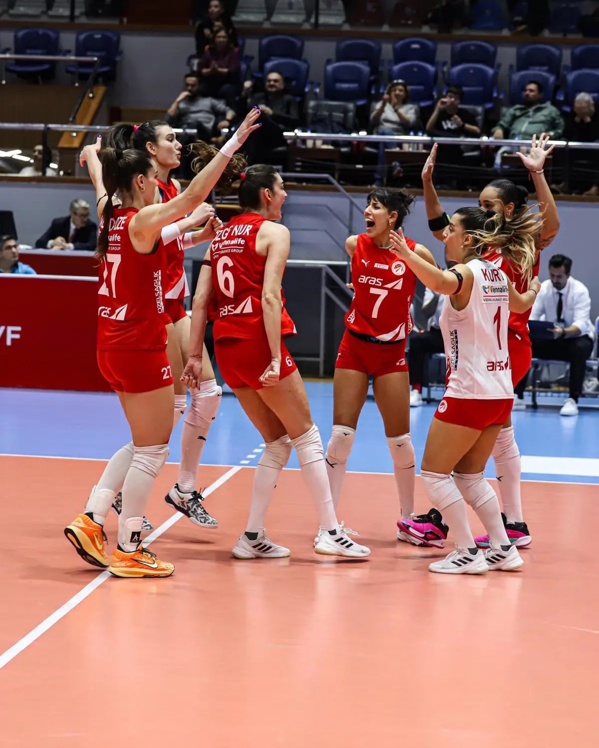 Aras Kargo, Lider Vakıfbank'la Karşılaşacak
