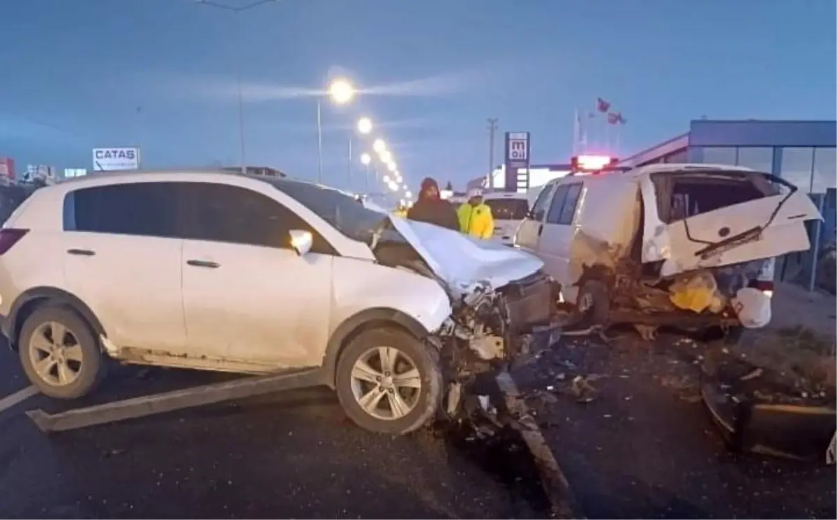 Bafra'da otomobil minibüse çarptı: 1 yaralı