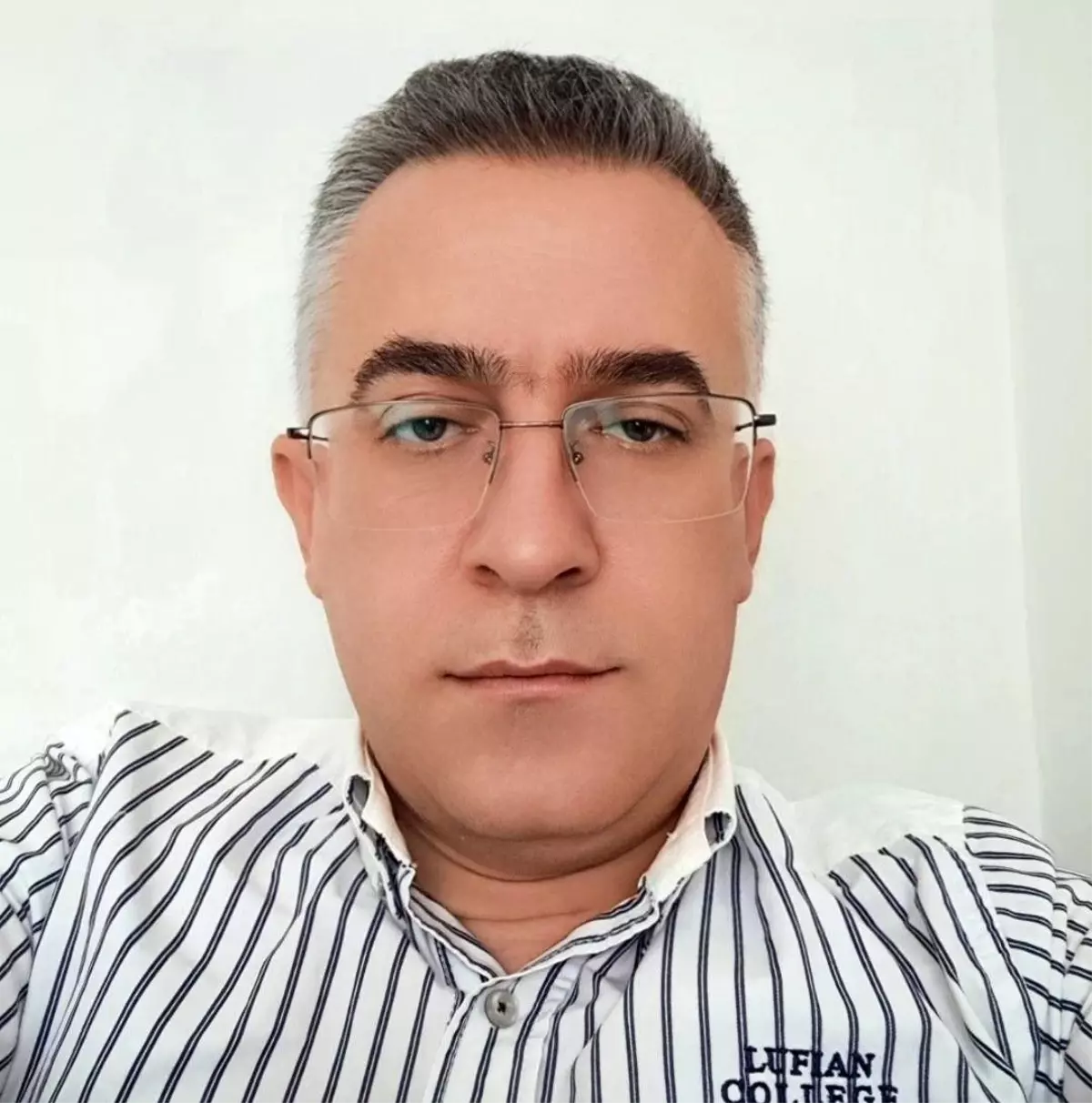 Aracında başından tabancayla vurulmuş halde ölü bulundu