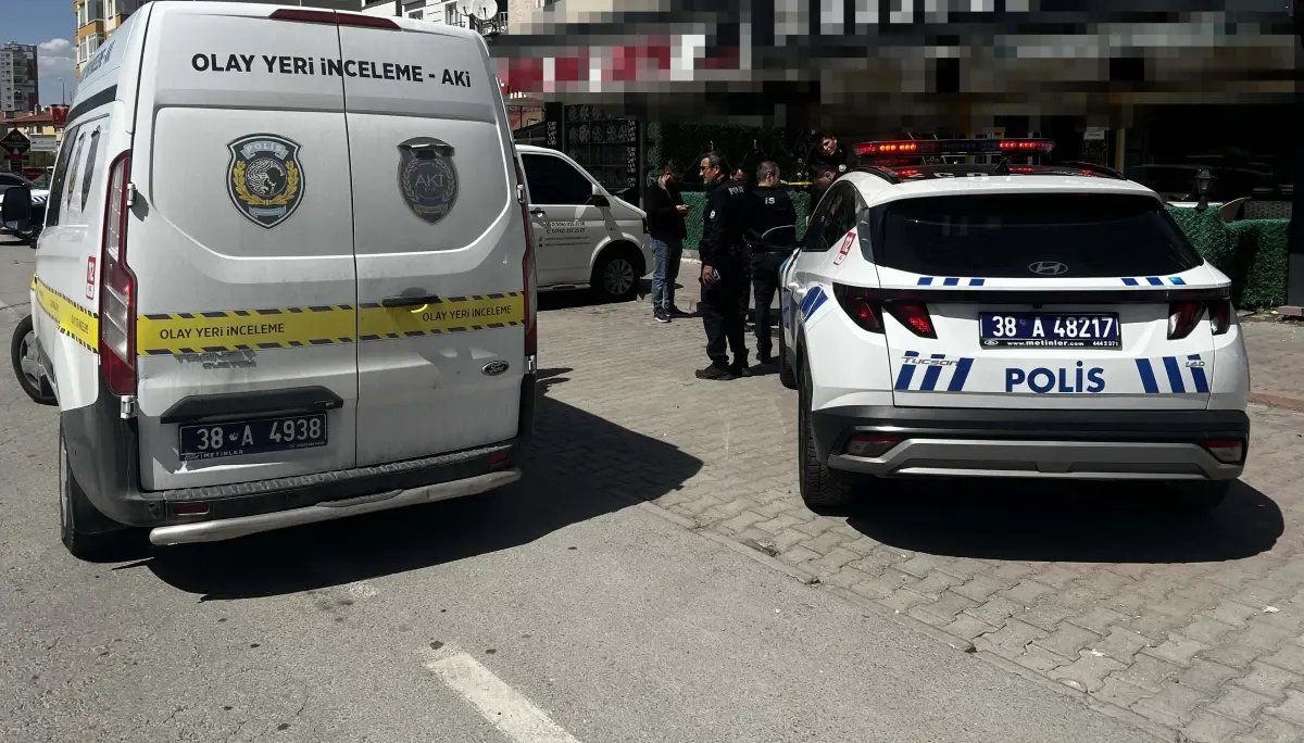 Husumetlisini pastanede öldüren sanığa 10, ağabeyine 6 yıl 8 ay hapis cezası