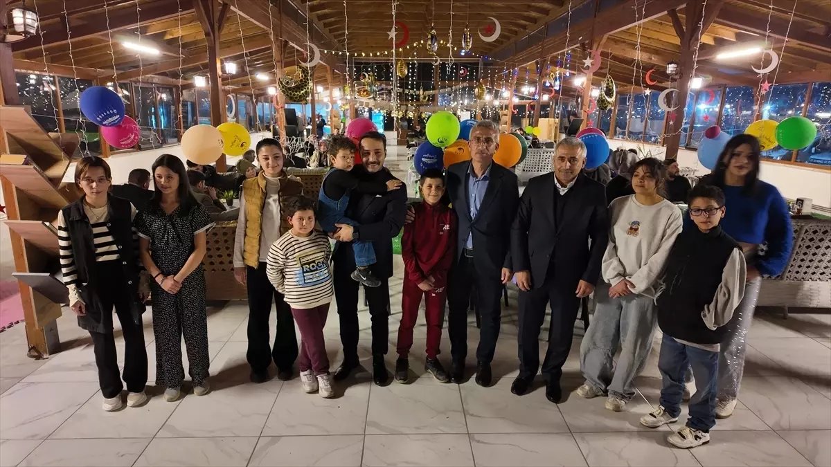 Gemerek KaymakamI Koca iftarda çocuklarla bir araya geldi