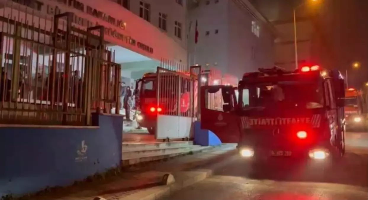 Bağcılar'da ilkokulda çıkan yangın söndürüldü