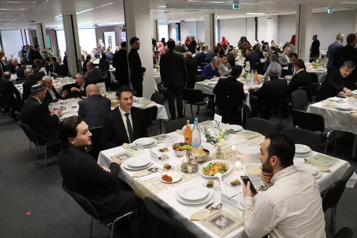 Köln'de İslam Toplumu Milli Görüş Teşkilatı iftar programı düzenlendi