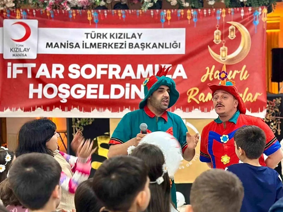 Türk Kızılay Manisa'dan, yetimler için özel iftar