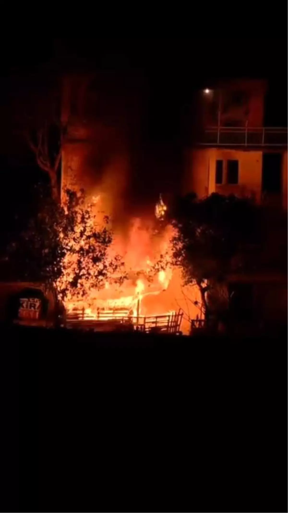 Baraka alevlere teslim oldu