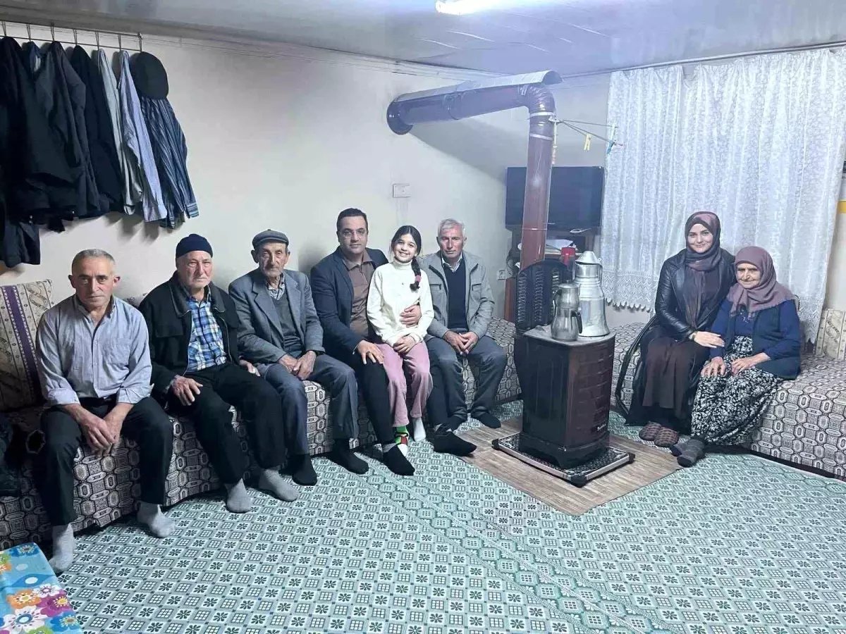 Sarıgöl'ün ilk şehidinin ailesine anlamlı ziyaret