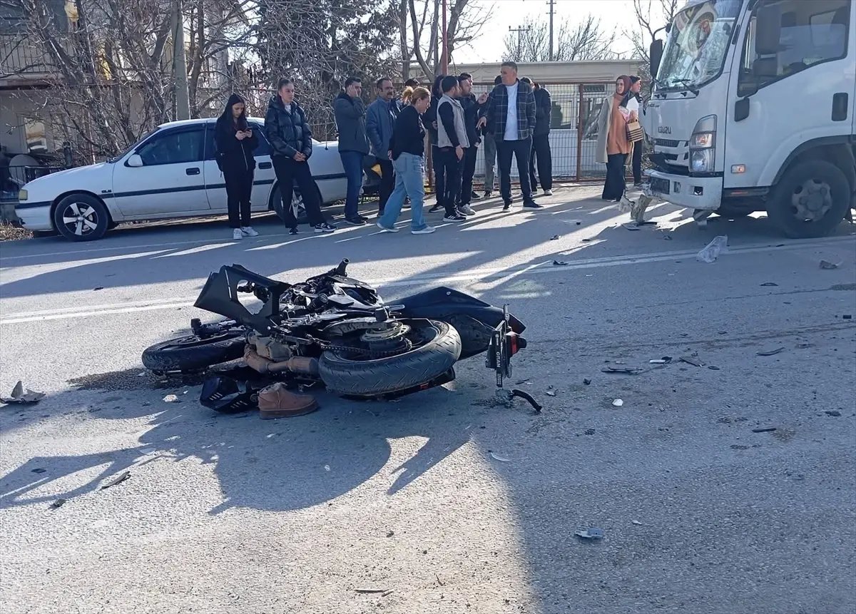 Burdur'da kamyonetle çarpışan motosikletin sürücüsü öldü