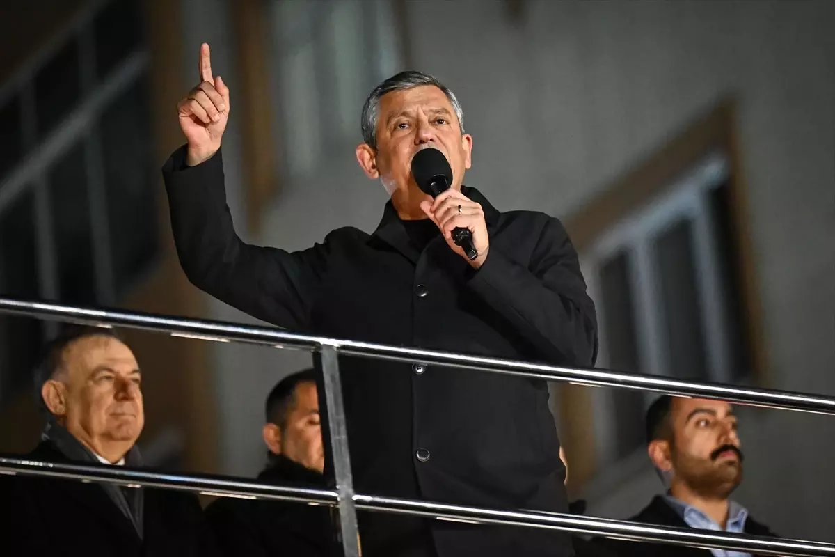 CHP Genel Başkanı Özel, partisinin Kağıthane mitingine katıldı