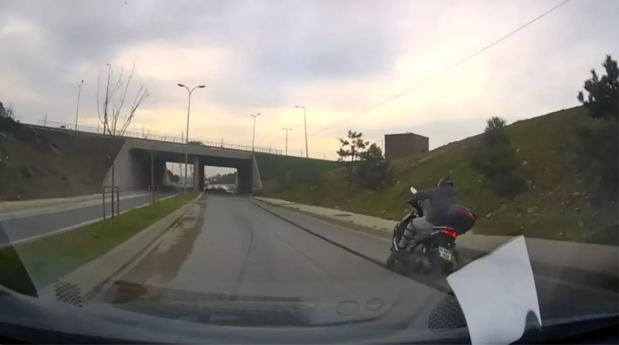 Başakşehir'de yarım bırakılan yol çalışması kazaya neden oldu