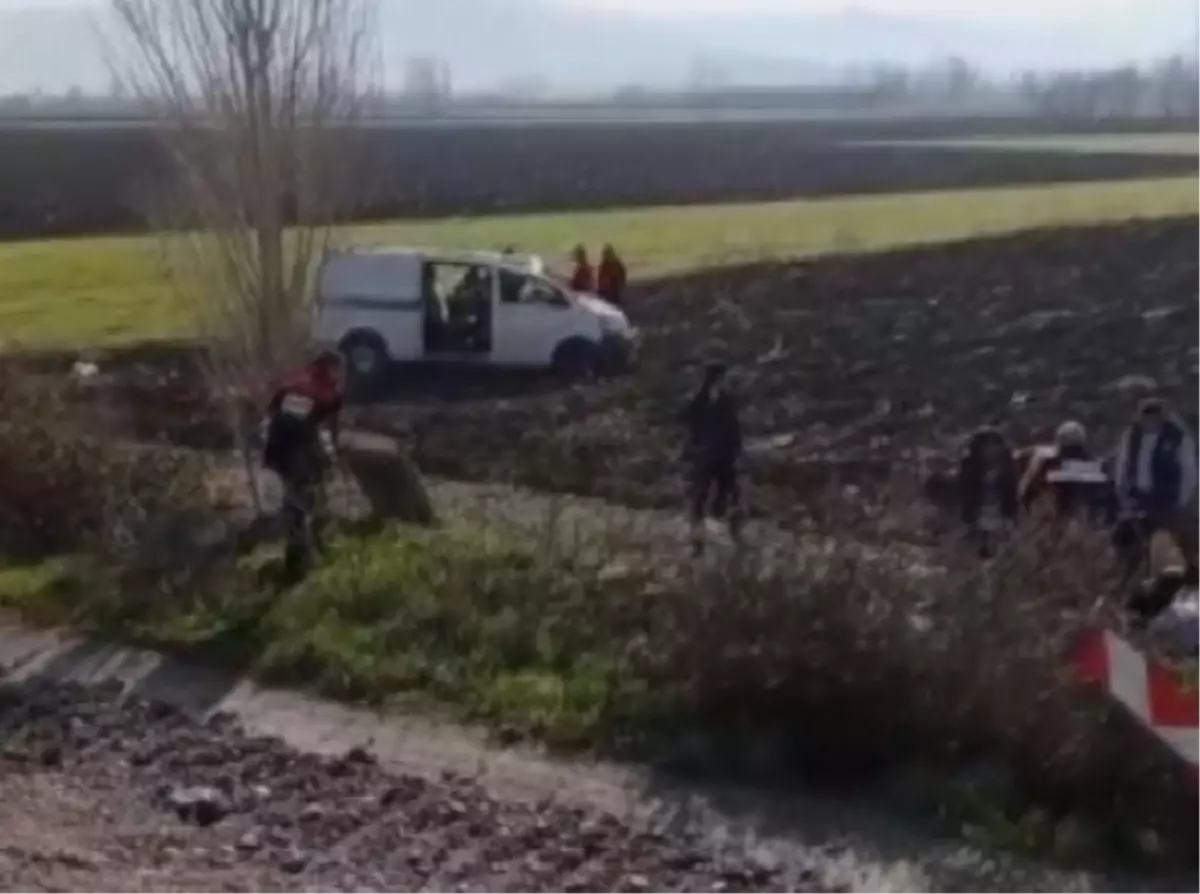 Amasya'da minibüs tarlaya uçtu; 8 yaralı