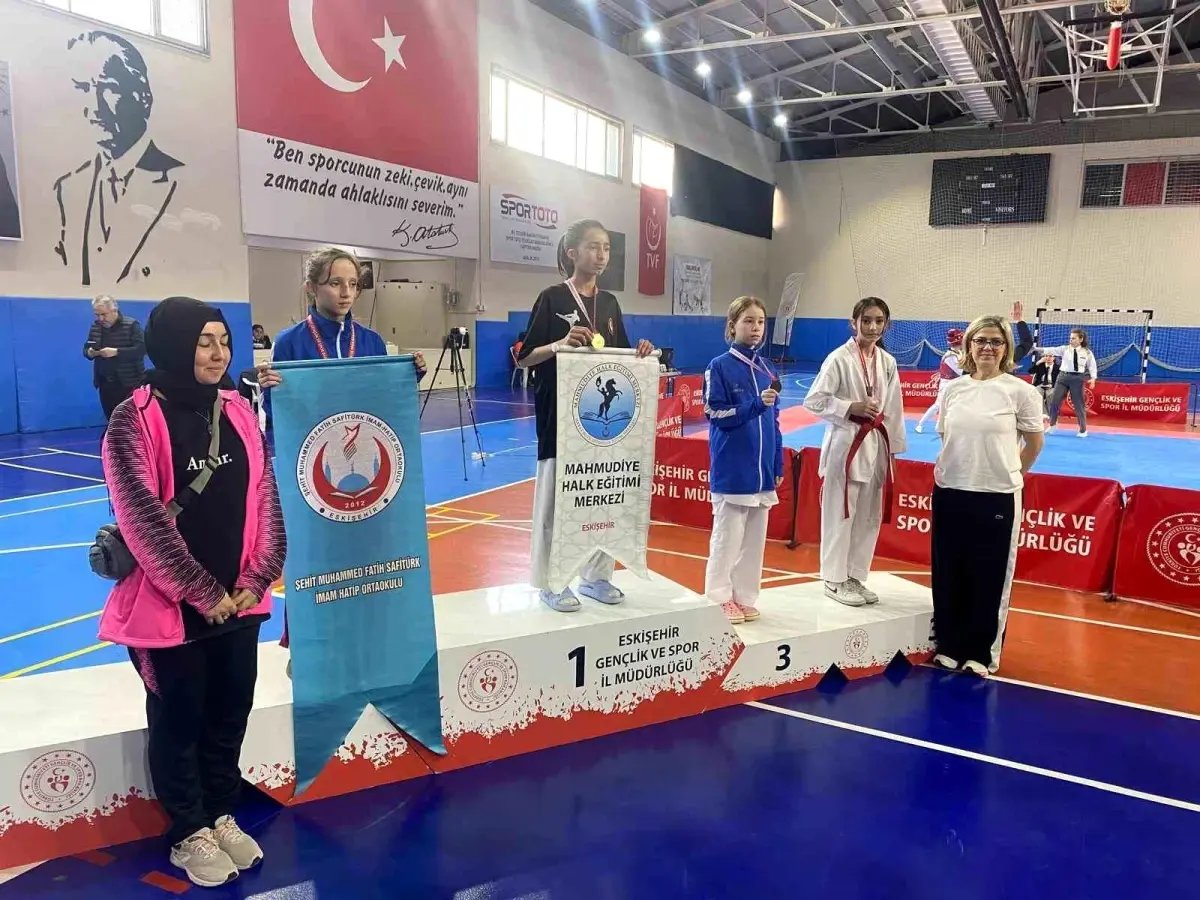 'Yıldız Kız-Erkek Taekwondo İl Birinciliği' tamamlandı