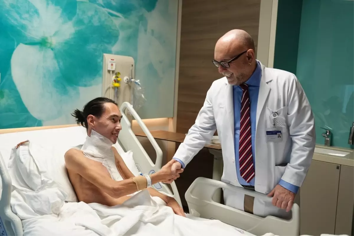 Kazakistanlı Abdrakhmanov'un boynundaki tümör Türkiye'de çıkarıldı