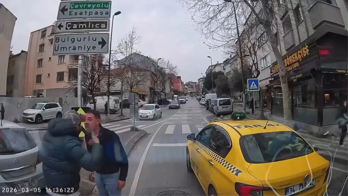 Üsküdar'da yol verme kavgası kamerada