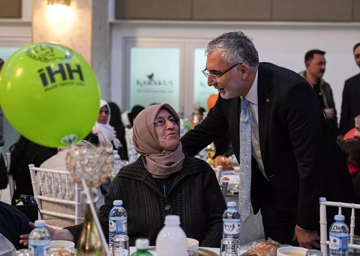 Çalışma ve Sosyal Güvenlik Bakanı Işıkhan, Uşak'ta iftarda konuştu Açıklaması