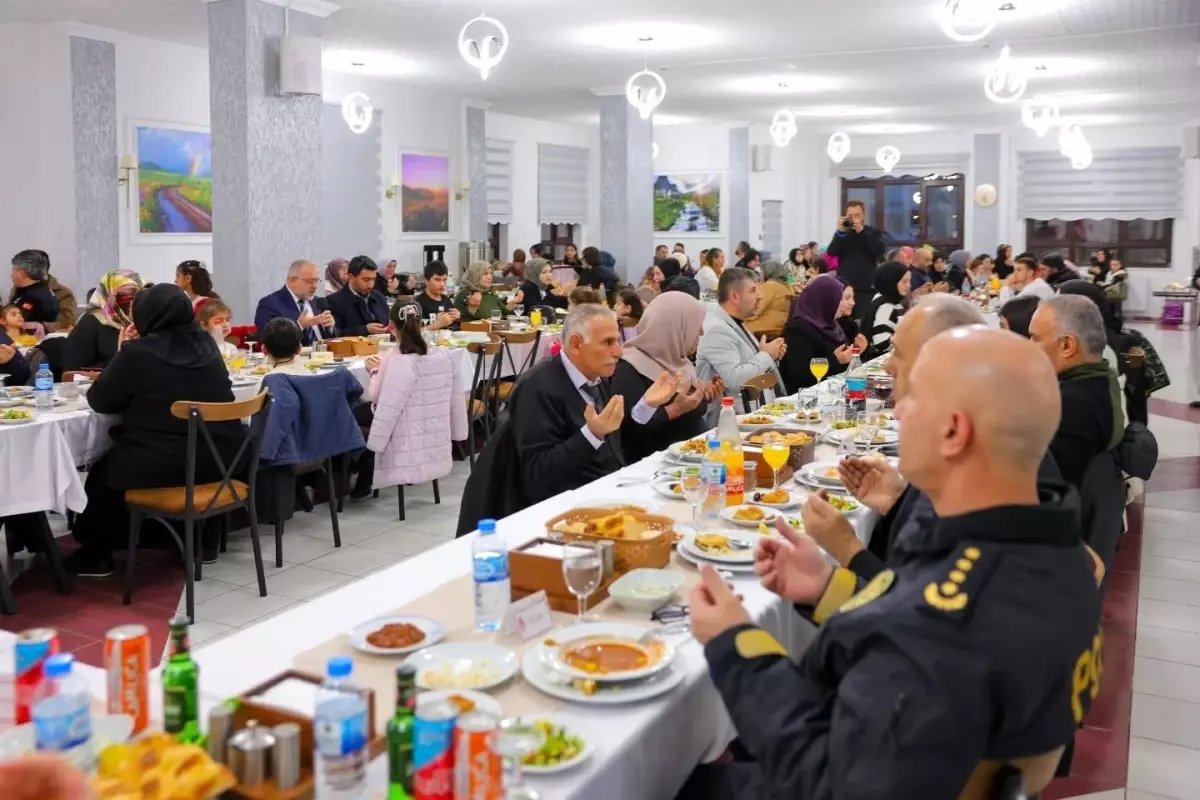 Bayburt'ta Dünya Yetimler Günü dolayısıyla iftar programı düzenlendi