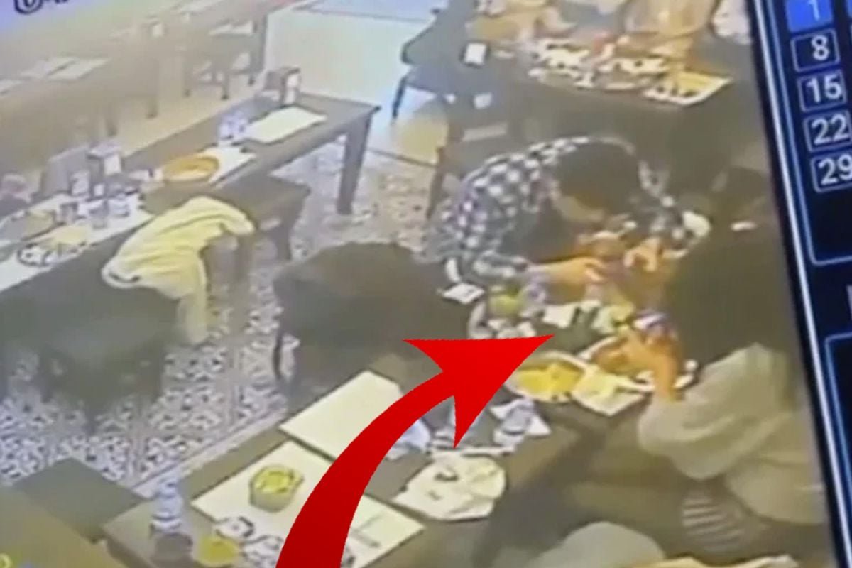 Mide bulandıran olay! Yemeğinden böcek çıktı, sonra yaşananlar daha ilginç