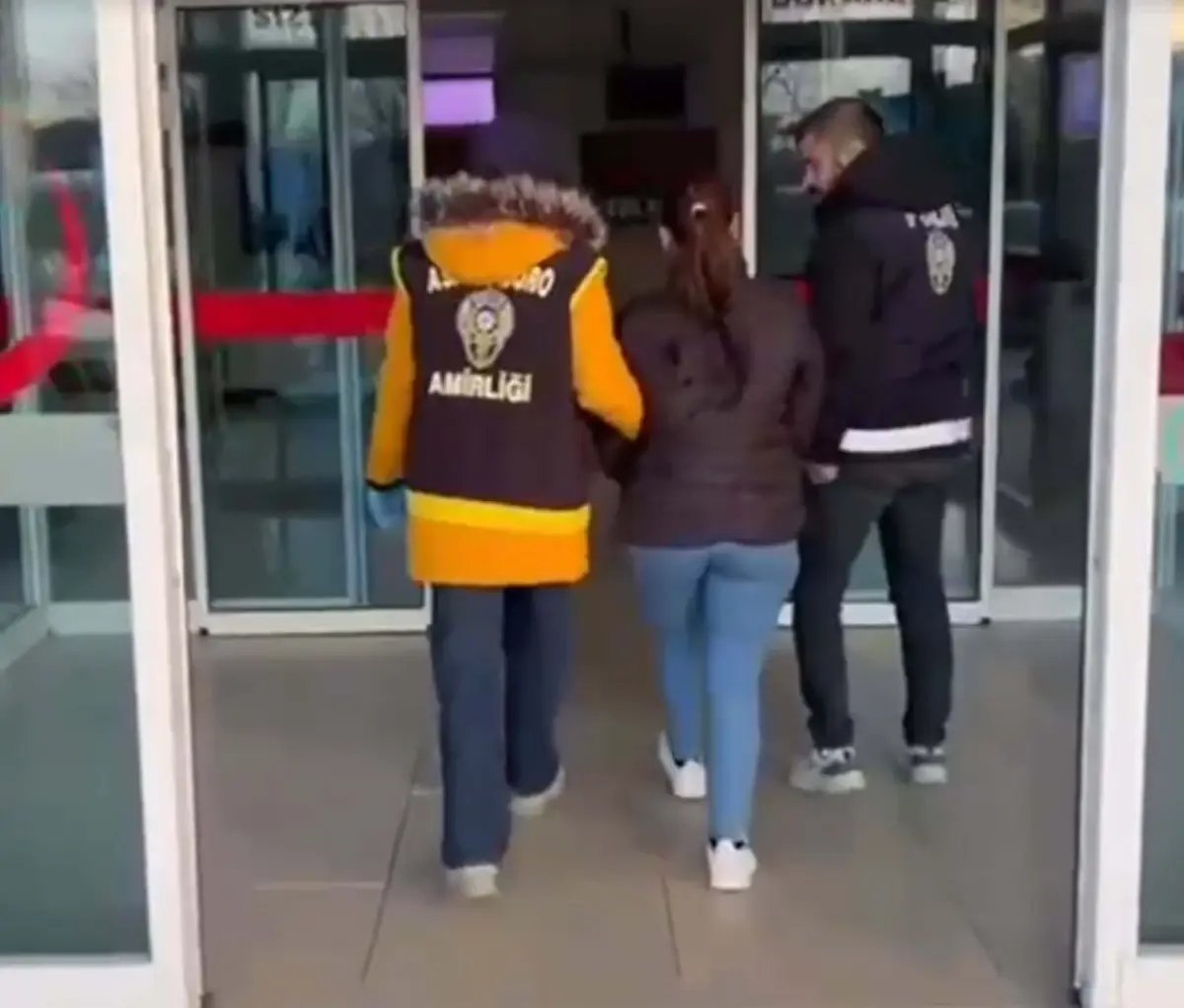 34 yıl 11 ay hapis cezasıyla aranan firari hükümlü, yatak altındaki gizli bölmede yakalandı