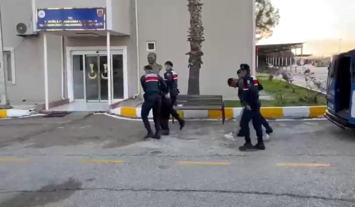 Kur'an-ı Kerim'lere zarar veren 2 kişi tutuklandı