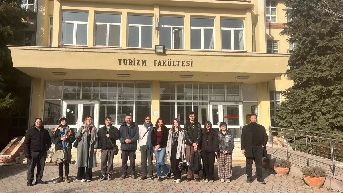 Üniversite müfredatına giren geleceğin turizmi için 60 öğrenci eğitim aldı