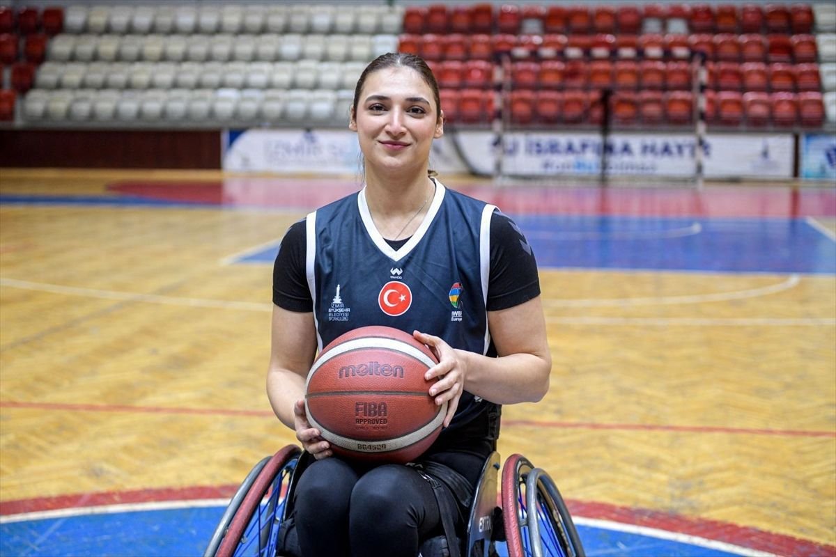 İzmirli kadın sporcu, sakatlık sonrası tekerlekli sandalyeyle spora döndü