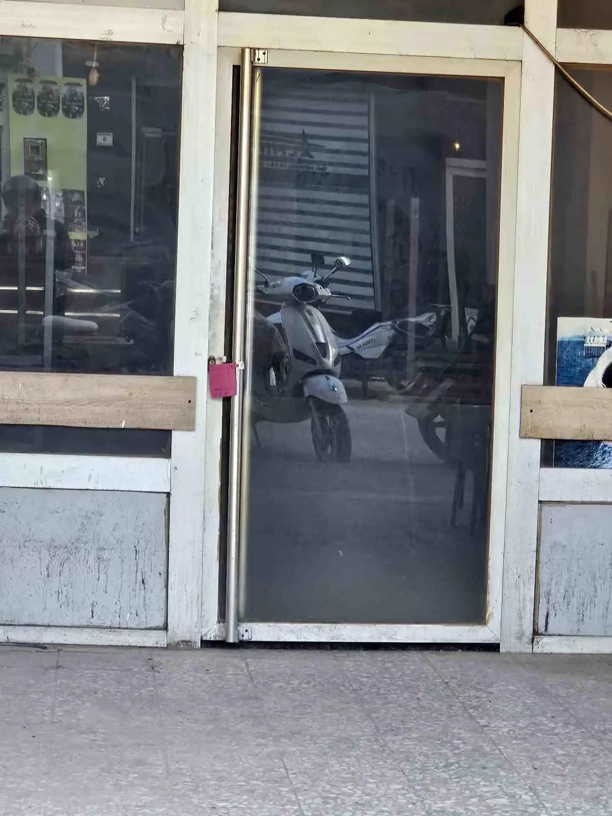 Gelibolu'da kumar oynatan işletmeye mühür, 8 kişiye ise 552 bin lira ceza