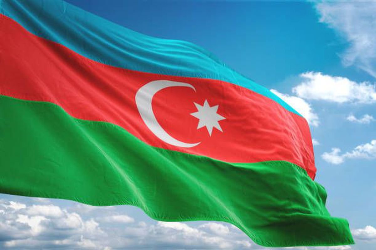 Azerbaycan, İran'daki diplomatlarını geri çekti