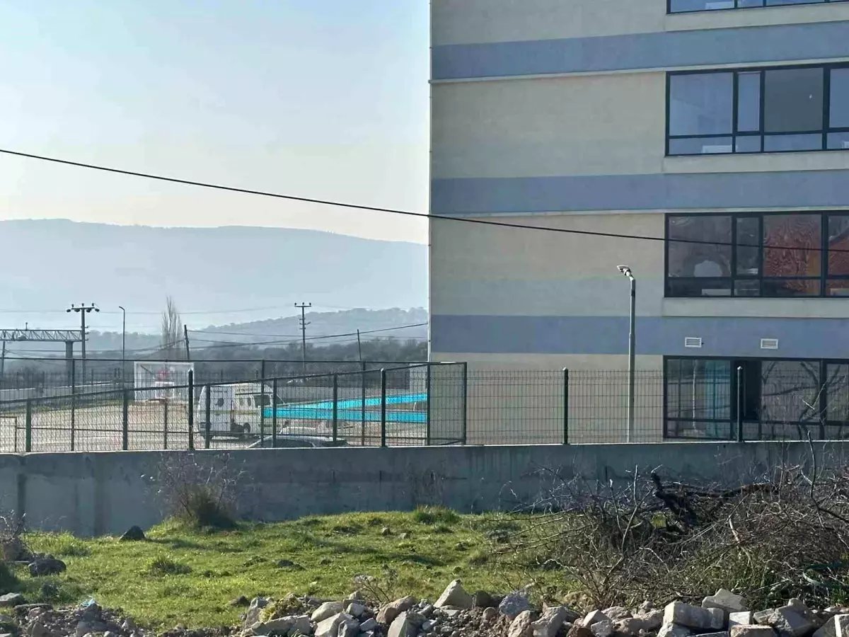 Çanakkale'de lise öğrencisi okulun 3. katından atlayarak hayatını kaybetti