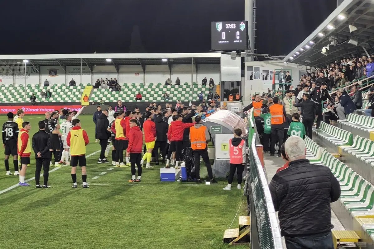 Stattan çıkarılmıştı! Irkçı söylemde bulunduğu iddia edilen taraftarın akıbeti belli oldu