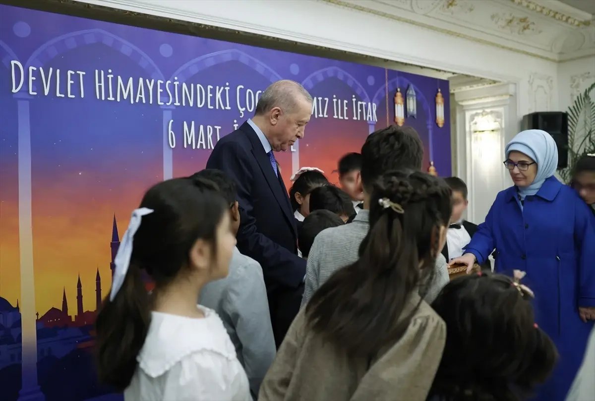 Cumhurbaşkanı Erdoğan, devlet himayesindeki çocuklarla iftarda bir araya geldi