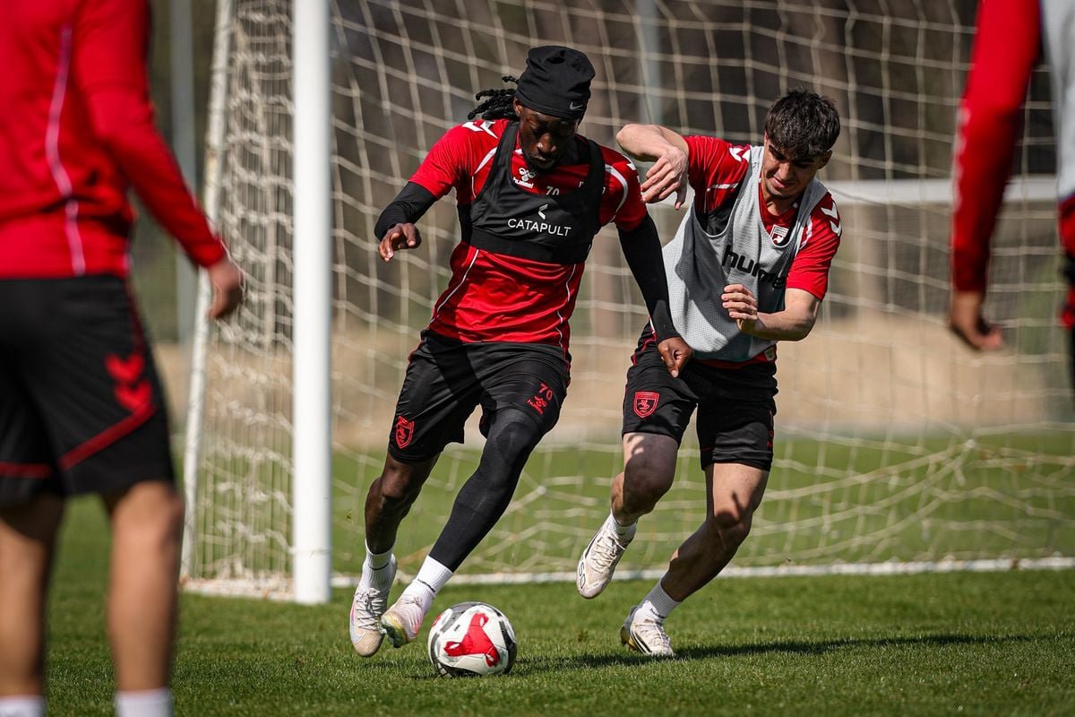 Samsunspor, Fenerbahçe maçı için Antalya'da hazırlıklarına devam ediyor