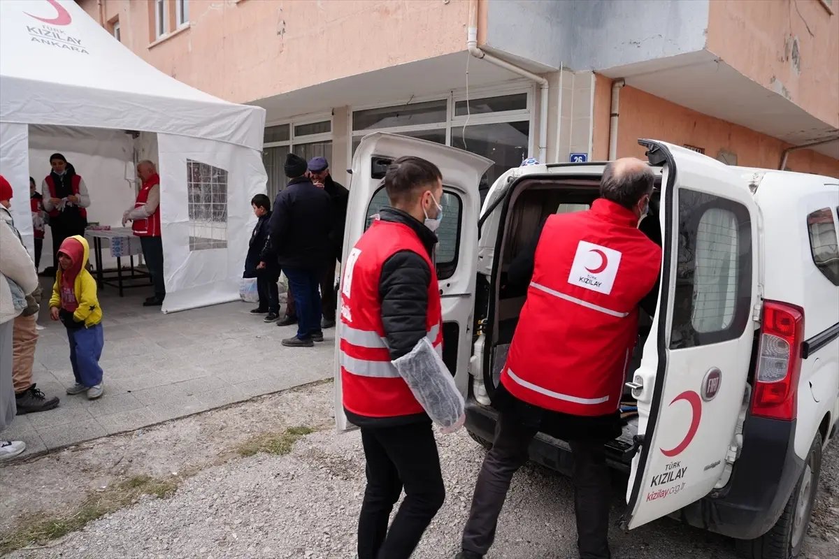 Çubuk'ta ihtiyaç sahiplerine yönelik yardımlar sürüyor