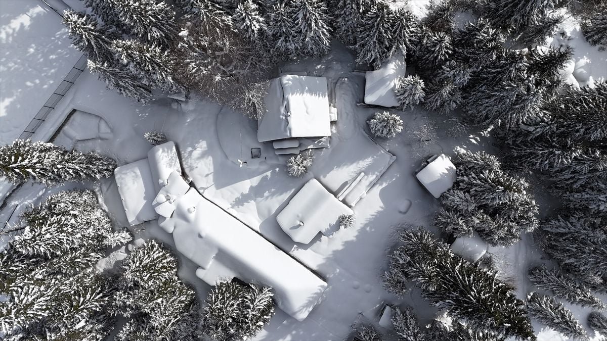 Rize'de karla kaplanan Ayder Yaylası dronla görüntülendi