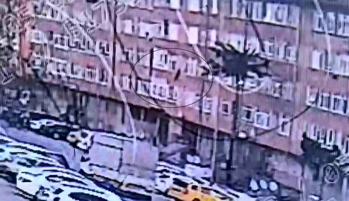 Kayseri'de 5. kattan atlayan bir kişi hayatını kaybetti: O anlar kamerada