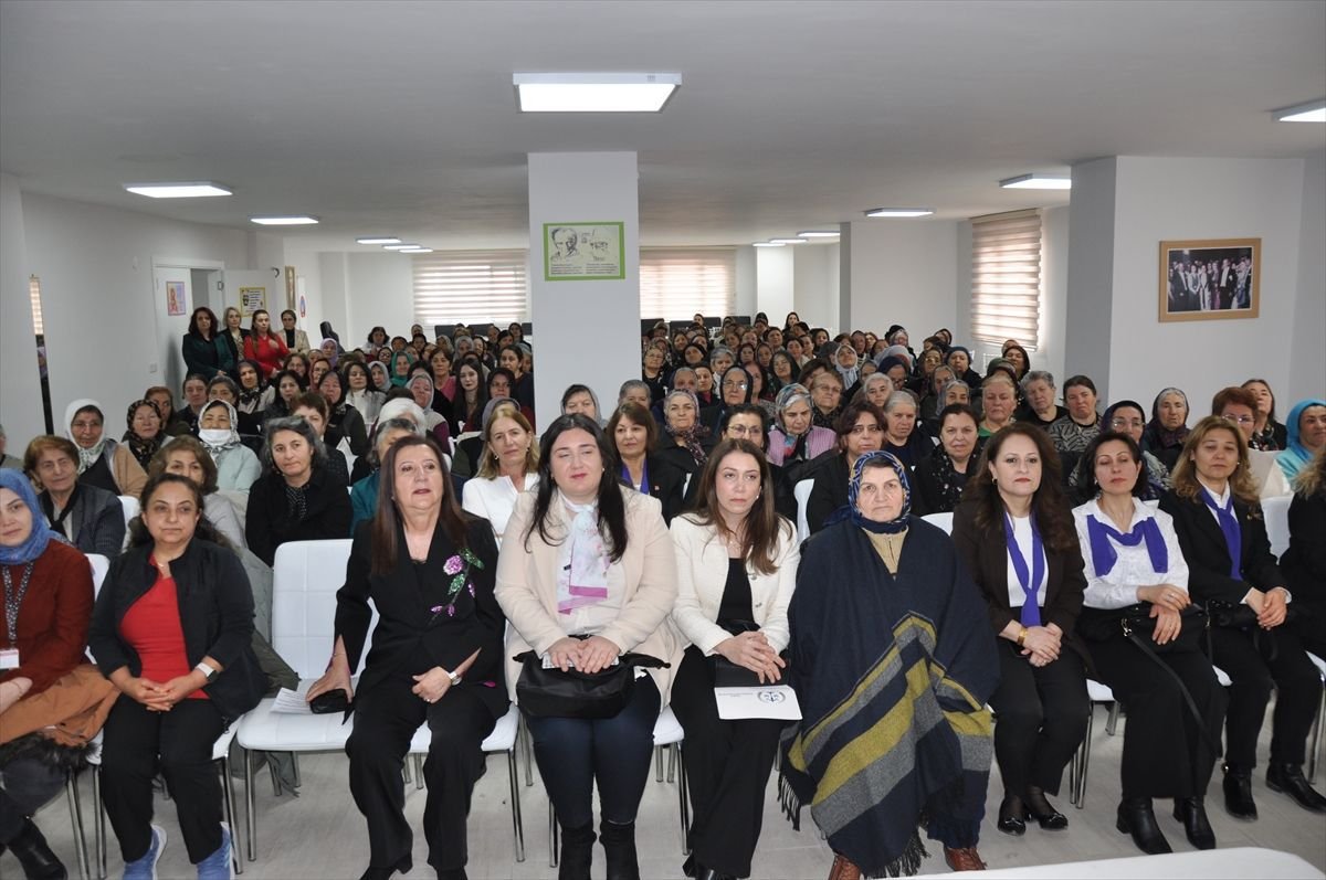 Gümüşhacıköy'de kadınlara yönelik bilgilendirme programı düzenlendi