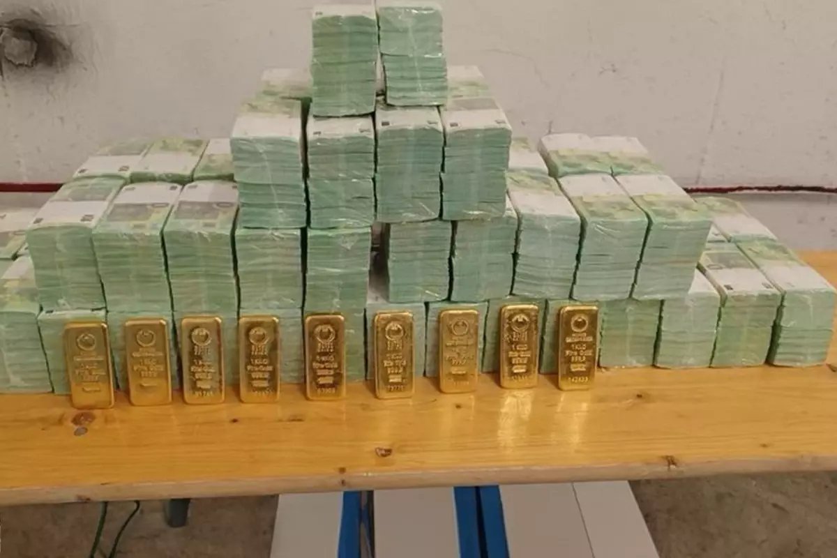 El konulan zırhlı araçlardan milyonlarca euro, dolar ve altın çıktı