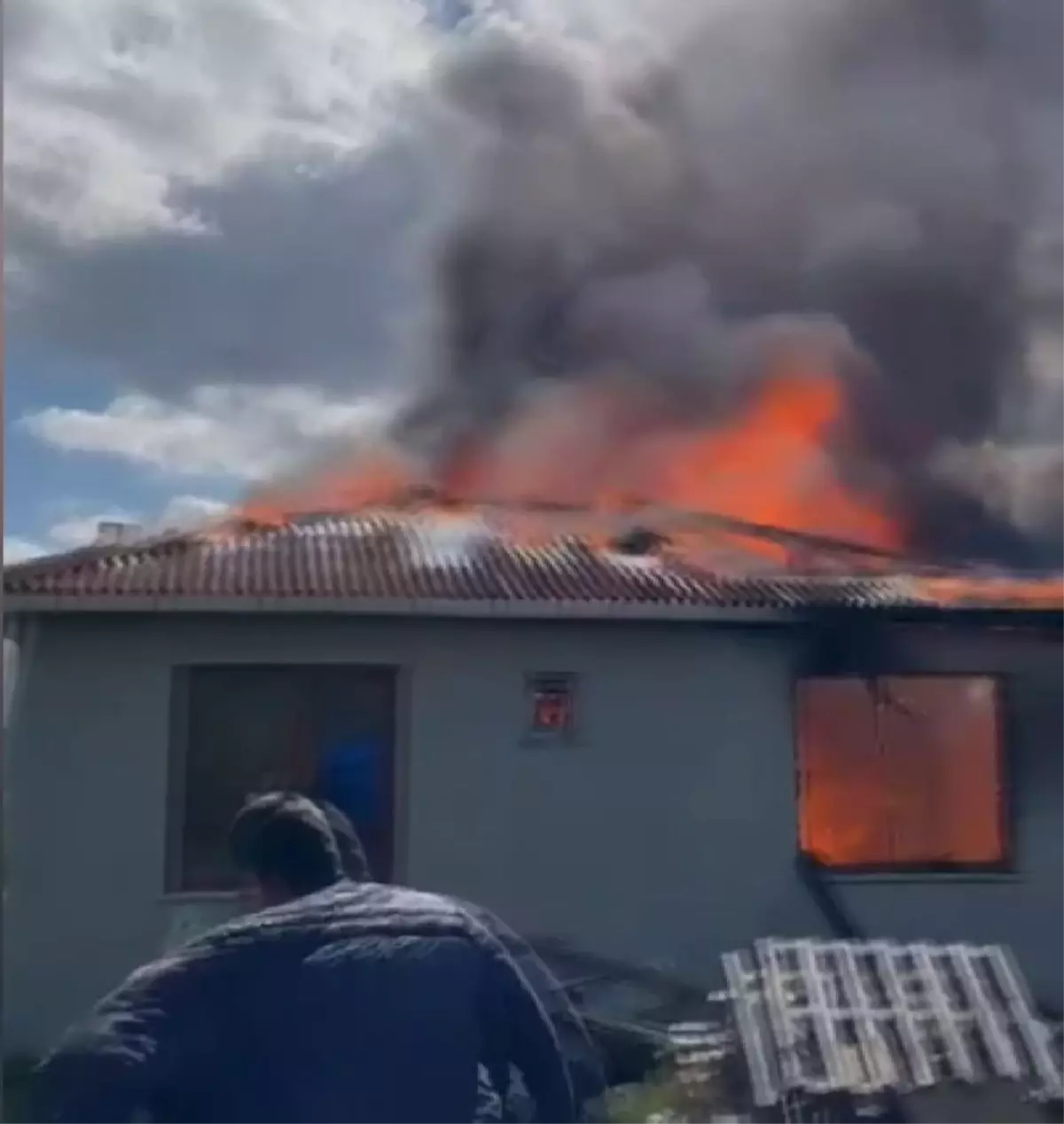 Çatalca'da Tek Katlı Evde Yangın Çıktı
