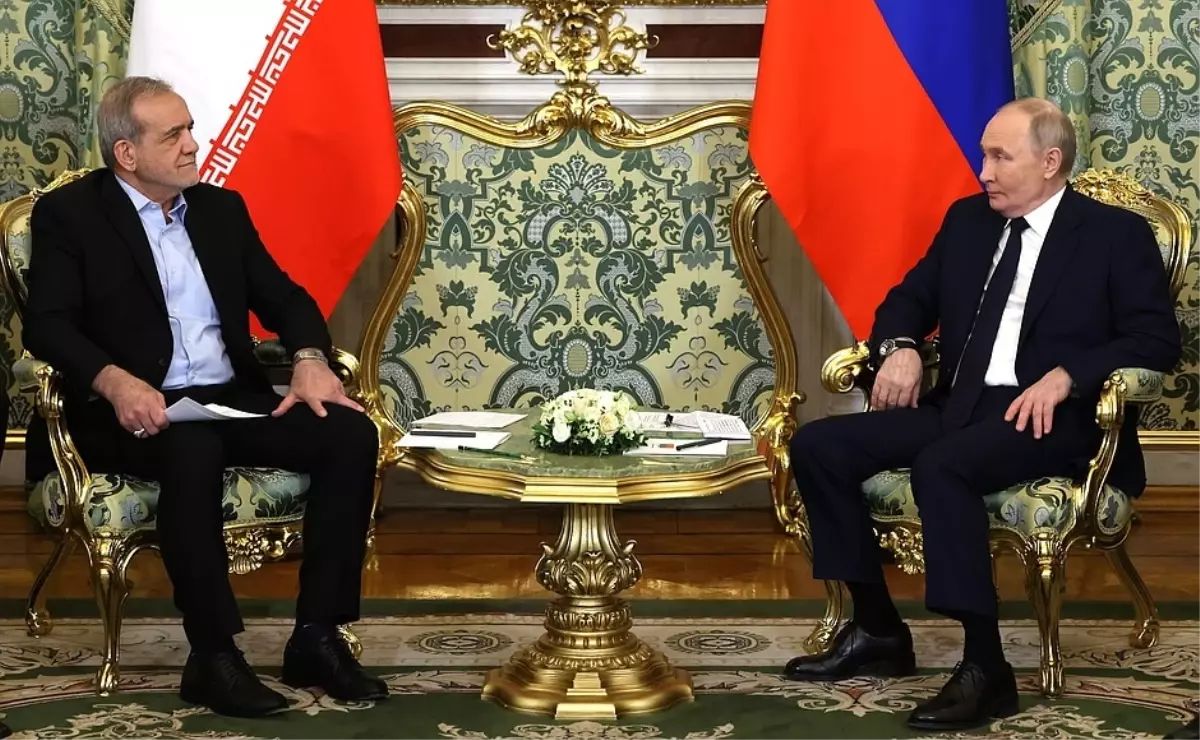 Putin ile Pezeşkiyan telefonda görüştü