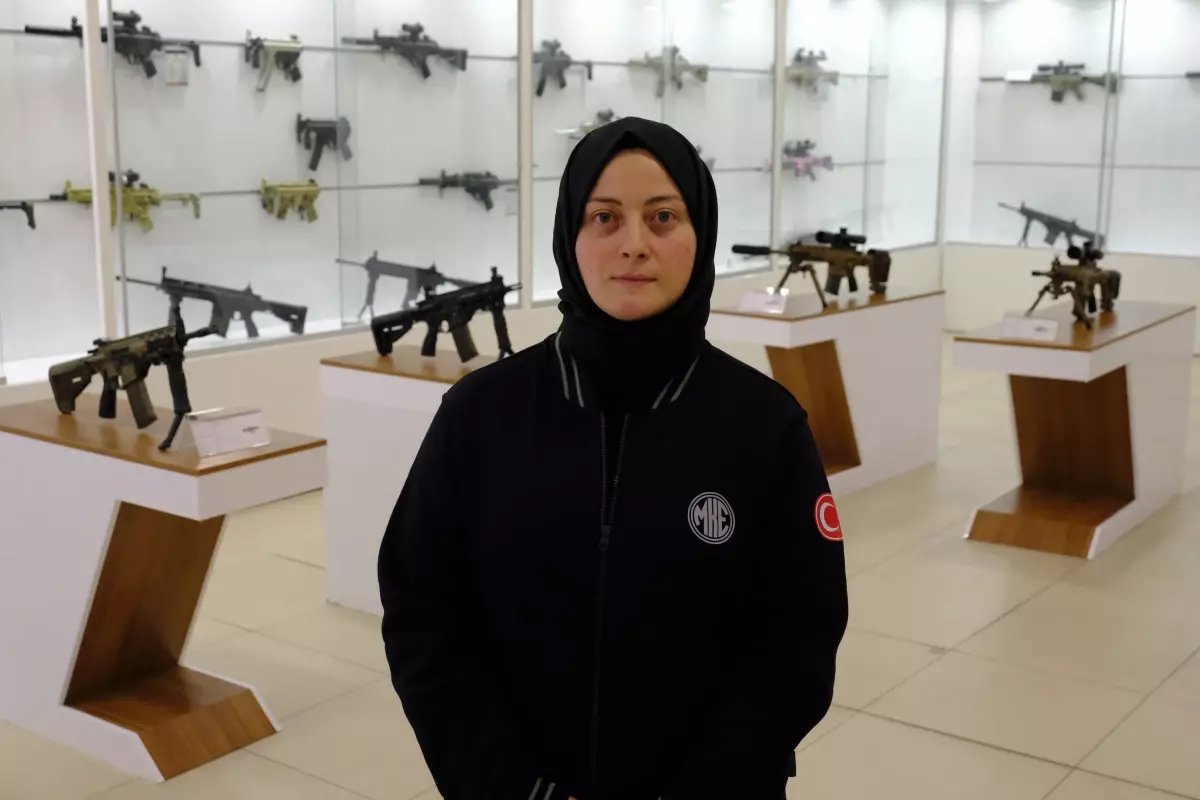 Mühendis Ümmügülsüm, Mehmetçik'in silahını test ediyor