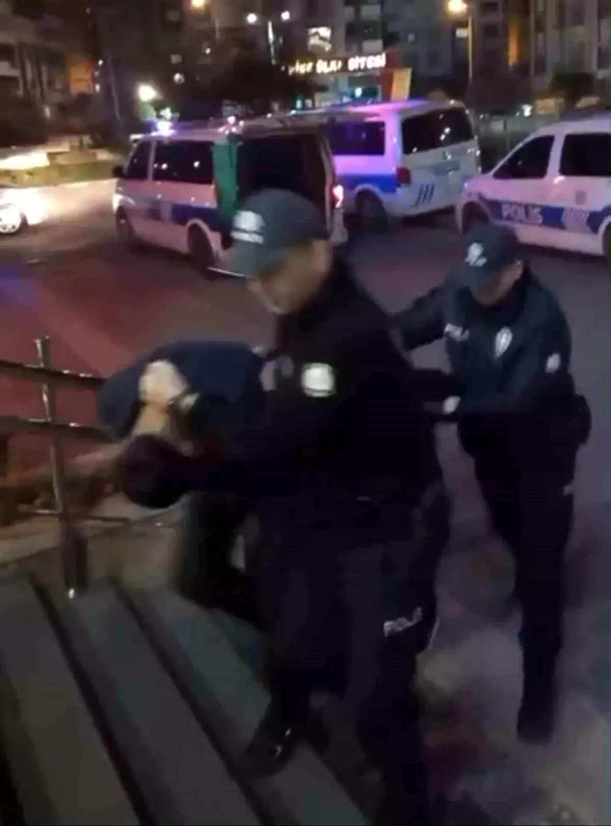 Adana'da trafikte ailenin yolunu kesen sürücüye 370 bin TL ceza