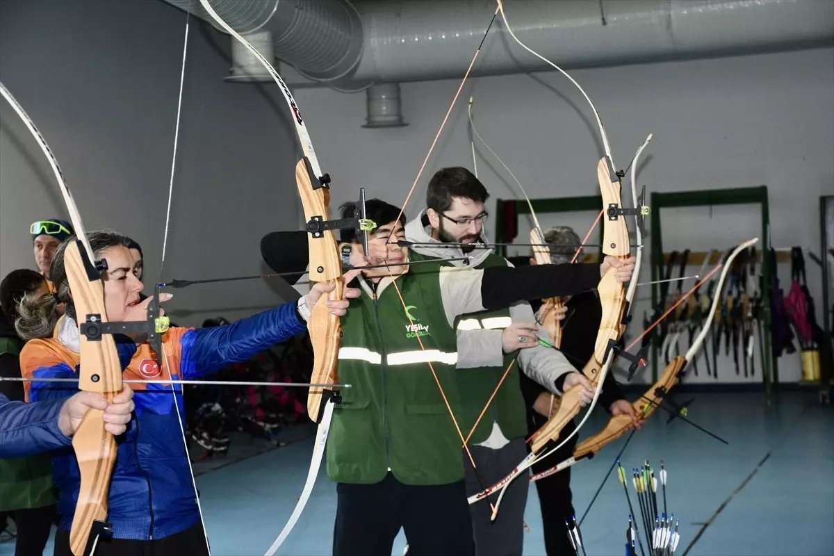 Samsun'da Yeşilay gönüllüleri ile bisiklet tutkunları bağımlılık konusunda farkındalık için ok attı