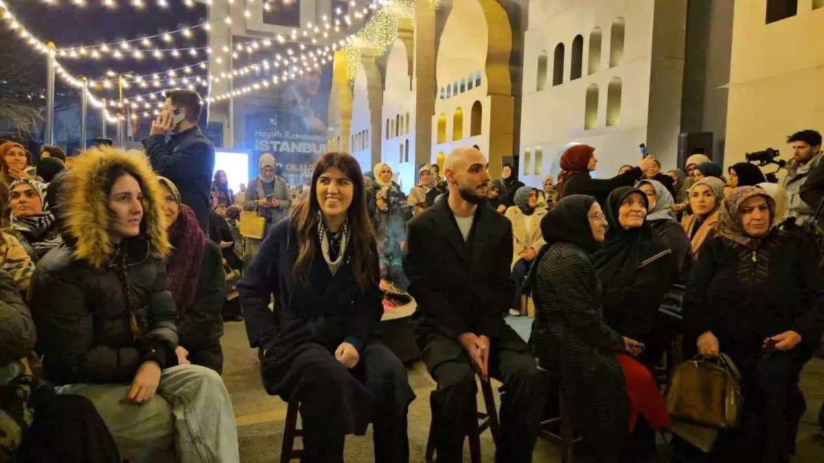 AK Parti İstanbul Milletvekili Derya Ayaydın'dan, gençlere milli futbolcuyla sürpriz ziyaret