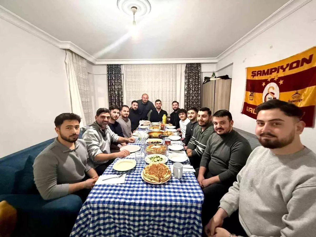 Başkan Salt öğrencilere sahur hazırladı