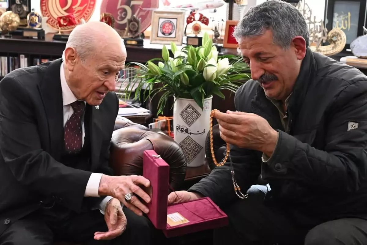 Yönetmen Gani Rüzgar Şavata, MHP Lideri Bahçeli'yi ziyaret etti