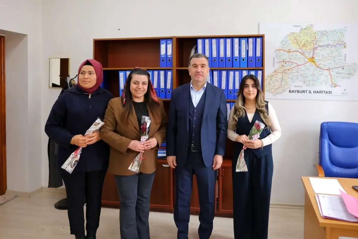 Bayburt Valisi Eldivan, 8 Mart Dünya Kadınlar Günü'nü kutladı