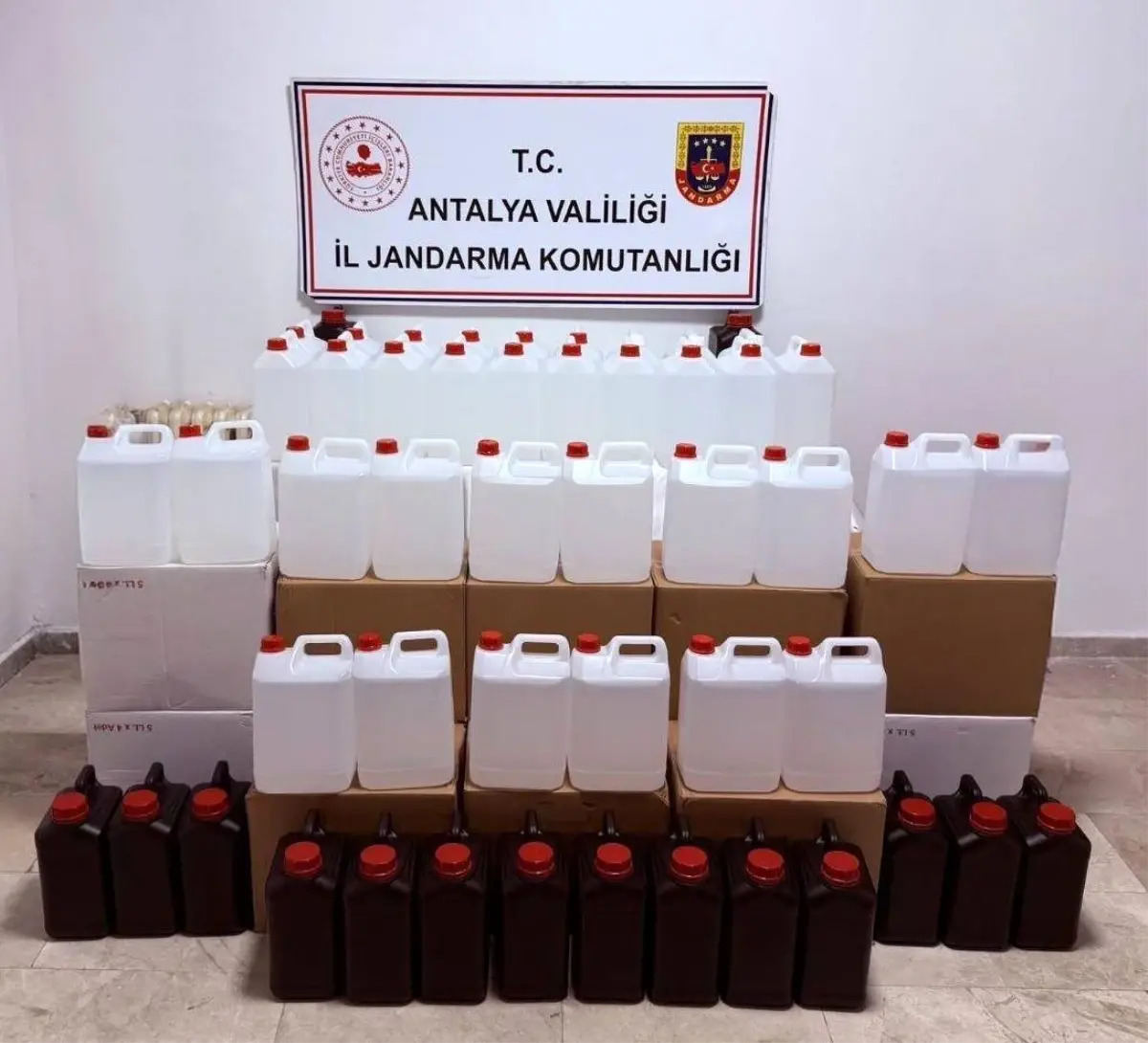 Antalya'da 500 litre kaçak etil alkol ele geçirildi