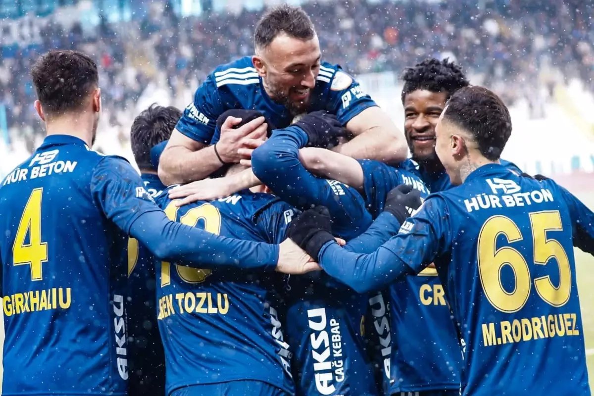 Geleni geçeni eziyorlar! Bu takım adım adım değil koşarak Süper Lig'e geliyor