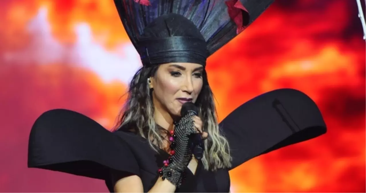 Hande Yener kimdir, hangi partili? Hande Yener kaç yaşında, nereli?